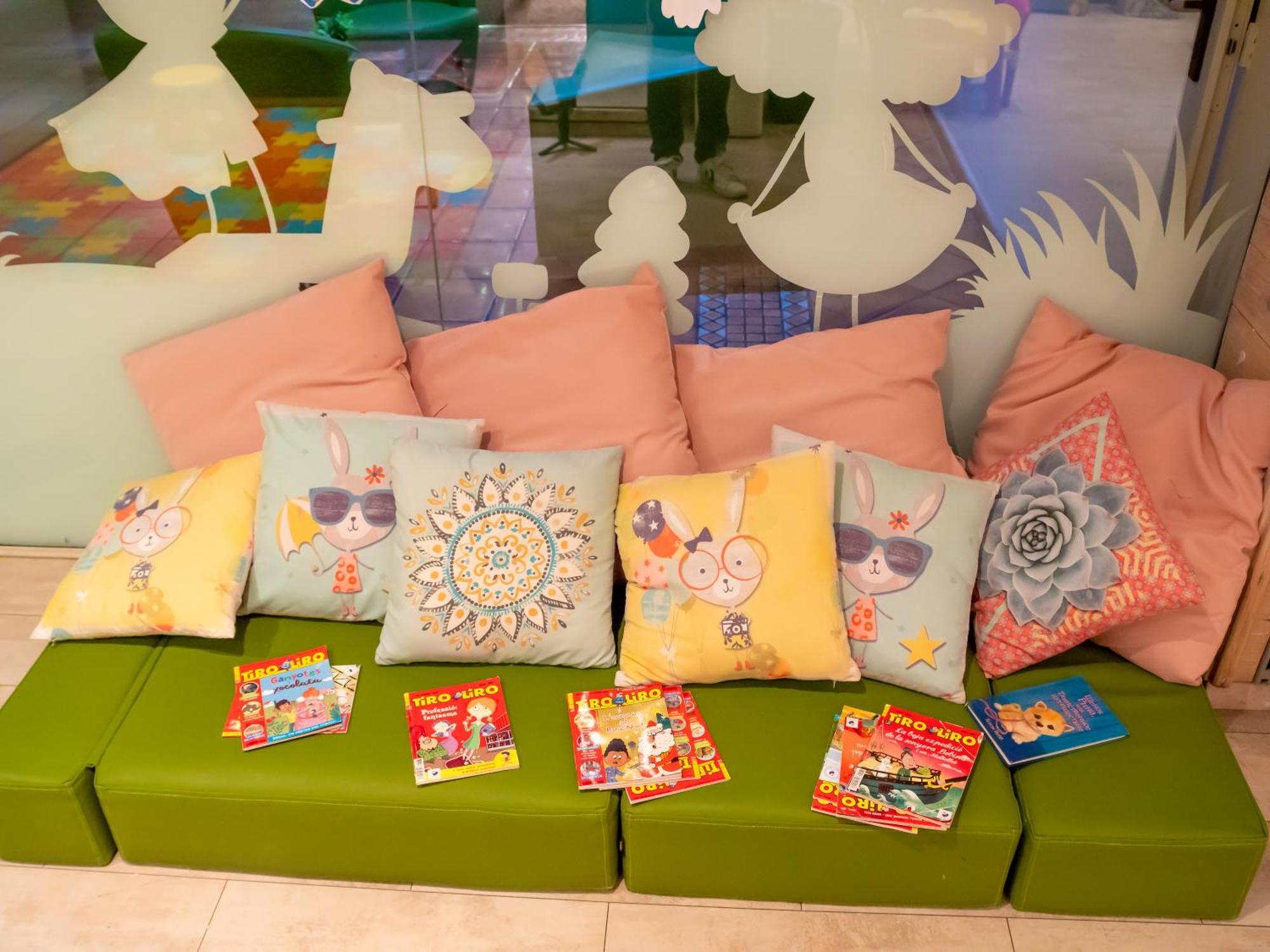 Hotel Princesa Parc Excellence Arinsal Exterior foto A children's reading area at a library in Moscow