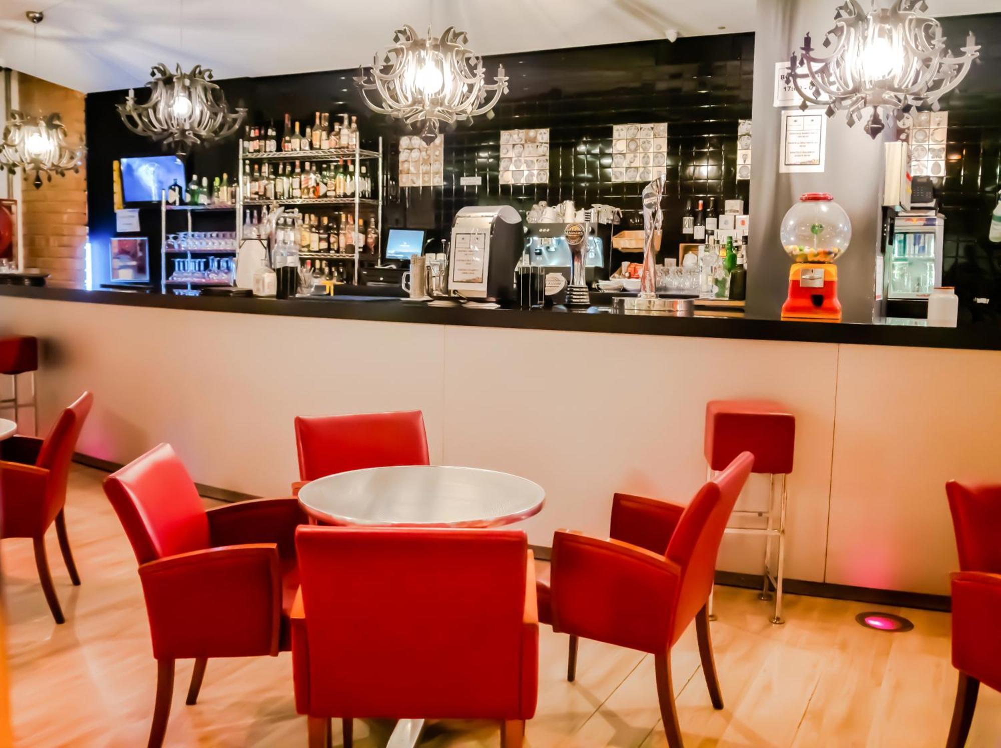Hotel Princesa Parc Excellence Arinsal Exterior foto The lounge at the airport