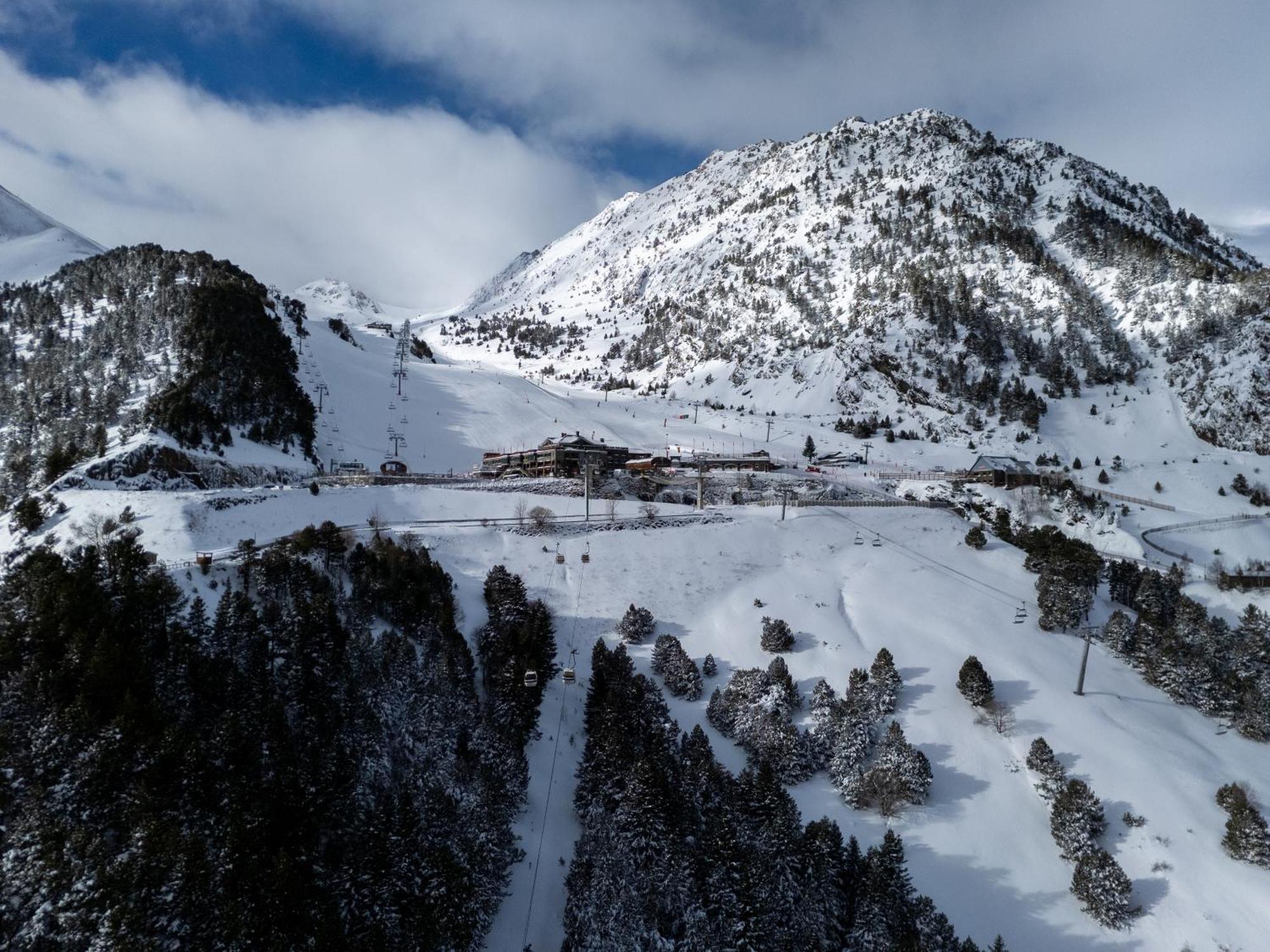 Hotel Princesa Parc Excellence Arinsal Exterior foto Aerial view of the station